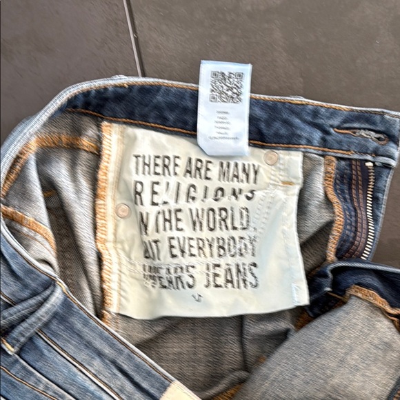 True Religion Blue Cropped Ankle Jeans with Vintage Appeal - Picture 10 of 12